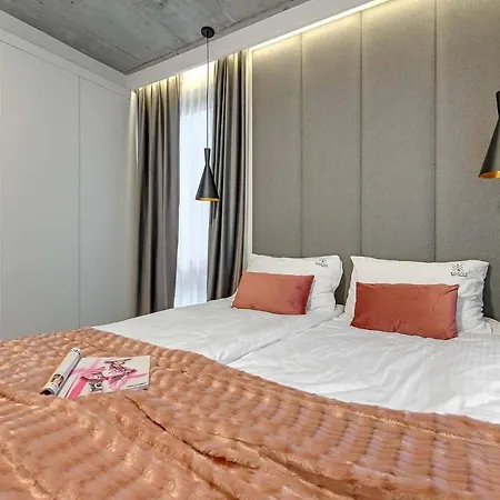 Equus Apartmanhotel 3*